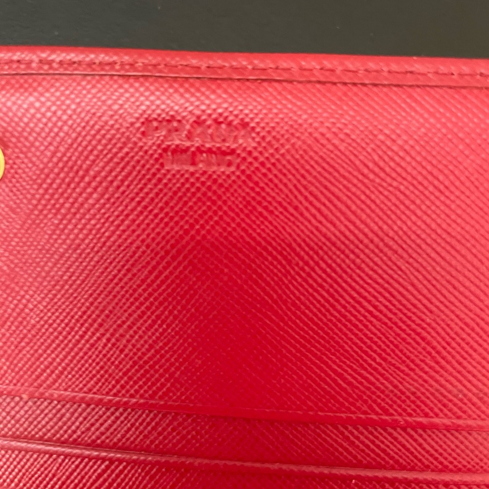 Prada - Picture 4 of 6
